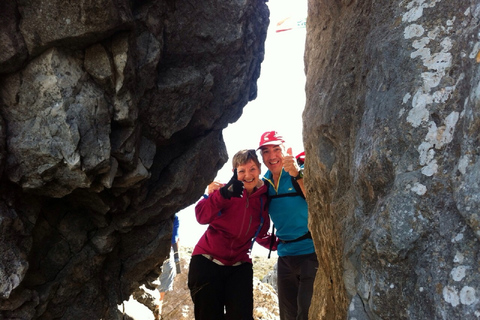 Van Barcelona: Montserrat-dagtrip met begeleide wandeling