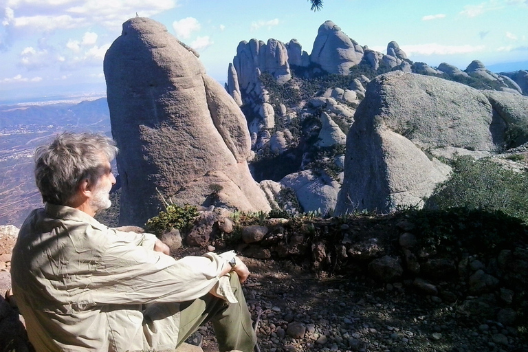 Desde Barcelona: Excursión de día completo a Montserrat con caminata guiada