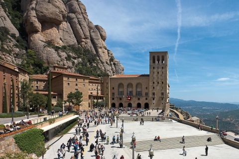 Montserrat & Cava Wineries Day Trip from Barcelona w/ Pickup Tour in Spanish