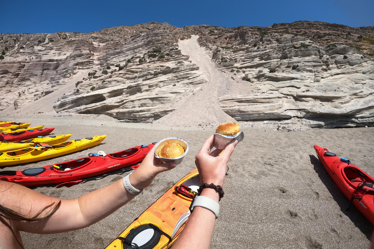 Private Kajaktour zu den Geheimnissen von MilosPrivate Abendtour