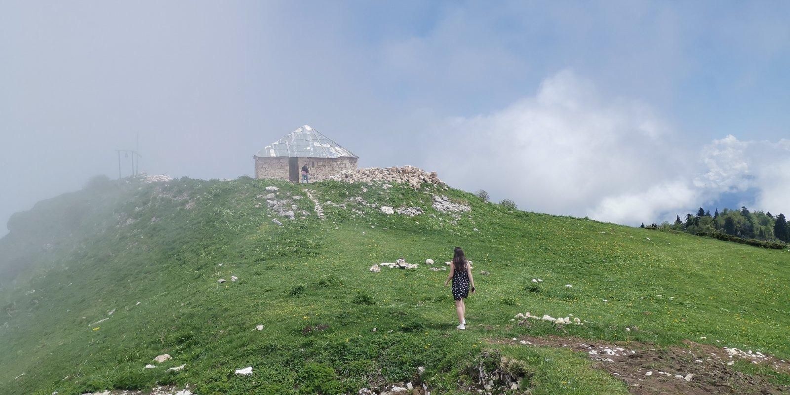 Ab Kutaisi: Private Tour zum Berg Khvamli und zu den Wasserfällen