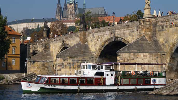 prague 2hour lunch cruise on the vltava river