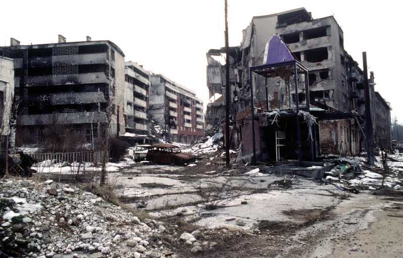 Sarajevo: tour della guerra in Bosnia e della caduta della Jugoslavia con  tunnel | GetYourGuide