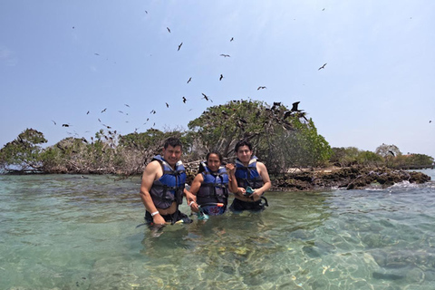Cartagena: Excursion to the Rosario Islands and Playa Blanca with lunch