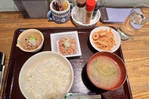 Natto-ervaring en rondleidingen door heiligdommen om mensen te leren kennen1 Uur Natto eten en lokale heiligdommen bezoeken