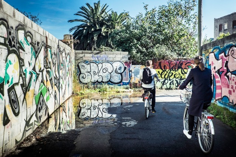 Bilbao: Street Art Tour in kleine groep met E-bikeBilbao: alternatieve fietstocht