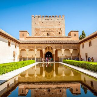 Гранада: вход вне очереди в Альгамбру и дворцы Насридов