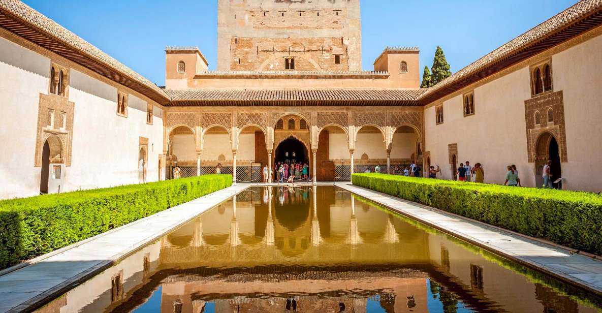 Гранада: билет без очереди в Альгамбру и дворцы Насридов