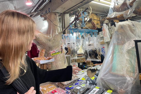 Tsukiji Cultural Gourmet Tour: Food Hunting with a Local