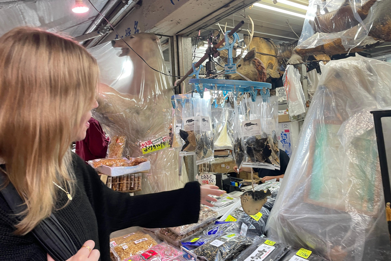 Tsukiji Cultural Gourmet Tour: Food Hunting with a Local