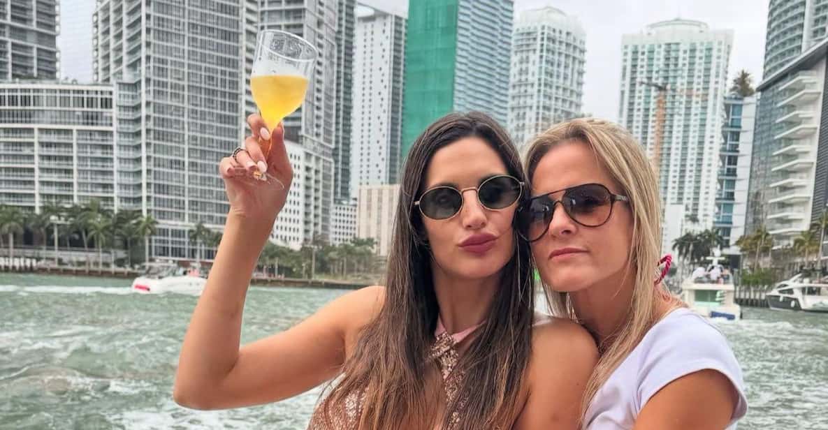 1-hour Miami Private Boat Ride with champagne and captain — a boat tour from Miami, USA