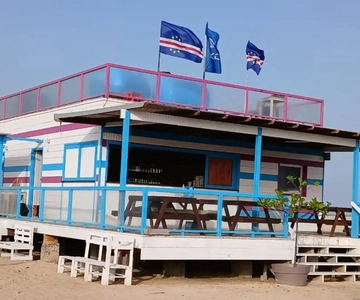 Ilha Sal: Churrasco na Praia do Kite com Música ao Vivo e Transporte