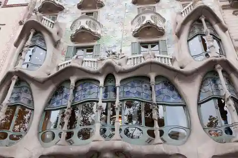Casa Batllo Fast-Track Tickets, Barcelona Architecture Tour