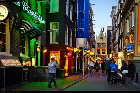 Amsterdam: Prywatna wycieczka po dzielnicy czerwonych latarni i wycieczka kulinarna