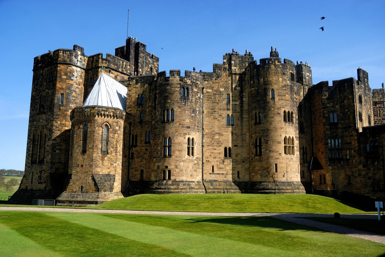 Alnwick Castle und Scottish Borders Tour ab EdinburghTagestour ohne Eintritt zu Alnwick Castle