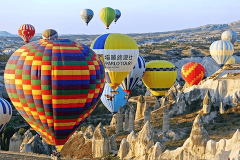 Göreme: volo in mongolfiera all&#039;alba della valle di Göreme con colazione