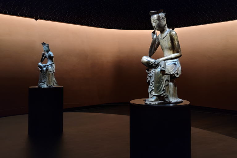 Seoul: National Museum & War Memorial Korea Small Group Tour English Guide