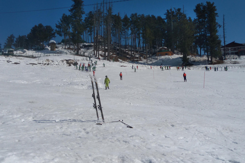 Tatra Mountains: Zakopane Private Ski Tour with Instructor Krakow: Instructor lead Ski Tour - Tatra Mountains