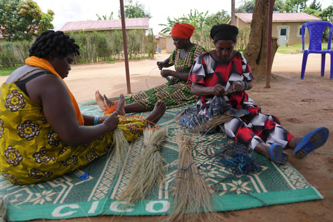 جولة في قرية مايانجي للمصالحة