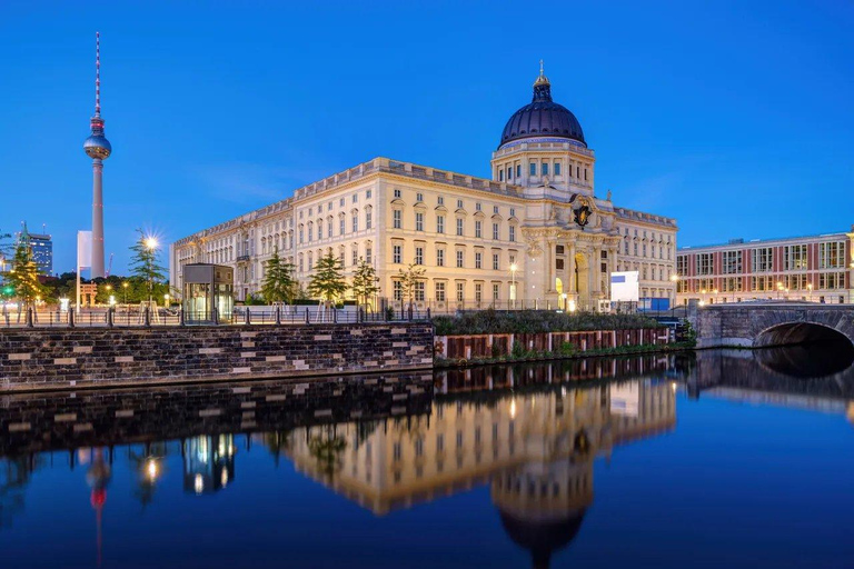 Berlin Christmas Market Tour: Sightseeing, Christmas Market & Mulled Wine