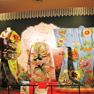 Tokyo: Kabuki-za Gallery Guided Tour and Concierge Service