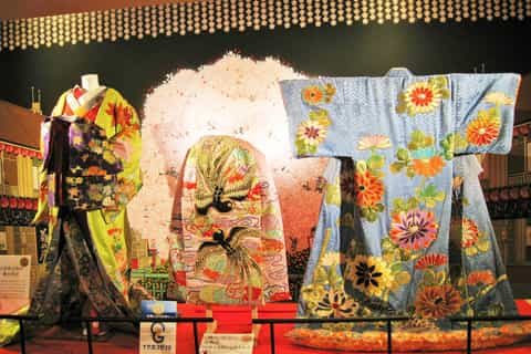 Tokyo: Kabuki-za Gallery Guided Tour and Concierge Service