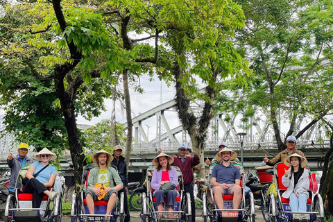 Hue City: cyclo, markttour en kookles bij Madam ThuTraditionele kookles (geen marktbezoek, geen ophalen)