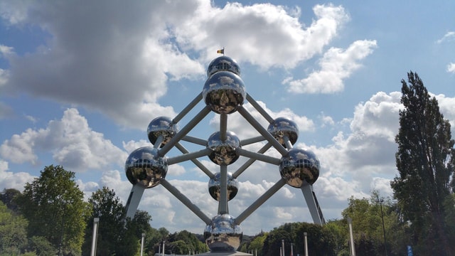 Brussels: The Atomium Entry Ticket & InApp City Walking Tour