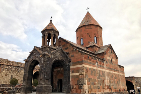 Tour di gruppo: Khor Virap, Noravank, Jermuk con degustazione di viniTour invernale a Jermuk