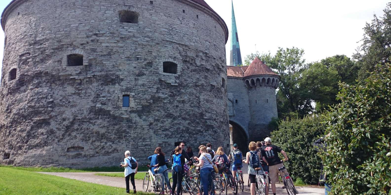 Tallinnan parhaat palat: Kahden tunnin pyöräkierros | GetYourGuide