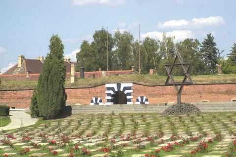 Memorial Terezin: excursão de ônibus saindo de Praga