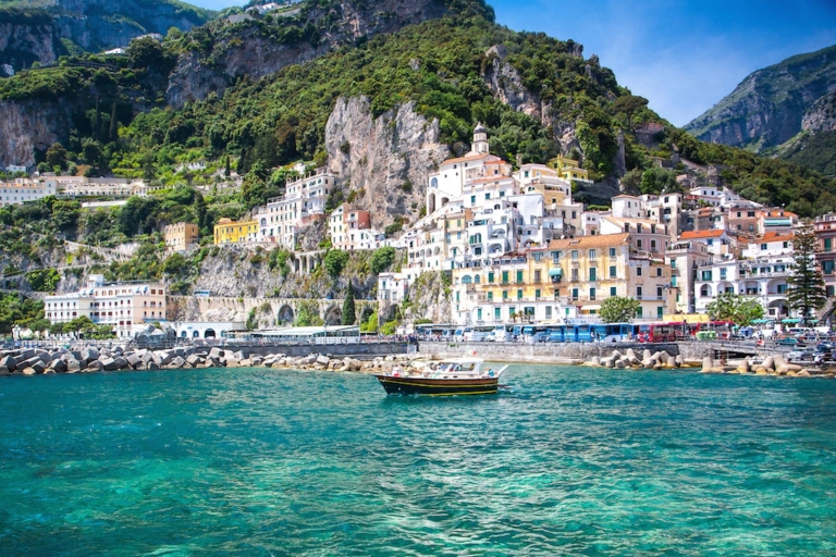 Desde Amalfi: excursión de un día a Capri en barco privado con bebidasTour Privado en Barco de Ocio