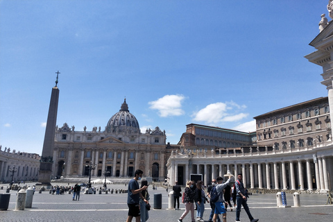 Roma: Tour della Basilica di San Pietro, delle Tombe Papali e della Scalata della CupolaTour di gruppo in inglese