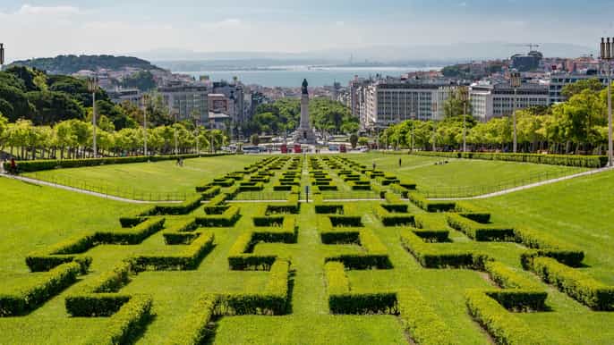 lisbon private welcome tour w/ a local