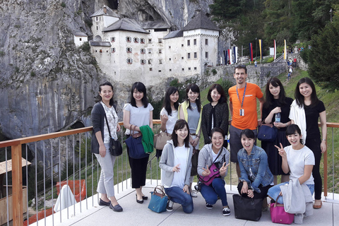 Depuis Ljubljana : grotte de Postojna et château de Predjama