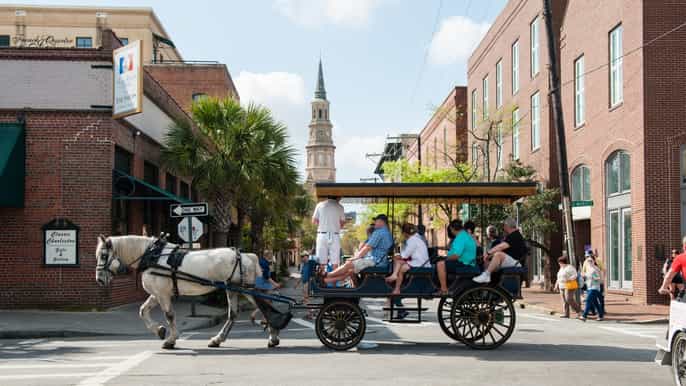charleston downtown evening carriage tour