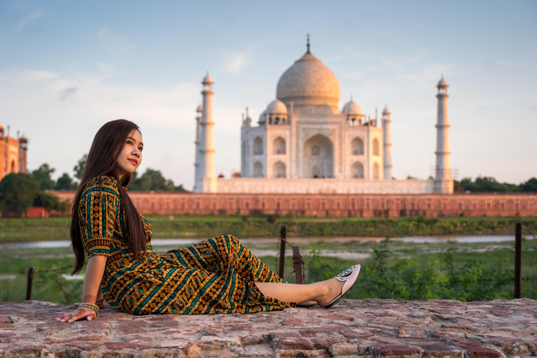 From Delhi Airport: Private Guided Taj Mahal Layover Tour From Delhi Airport: All Inclusive (Tickets + Lunch)