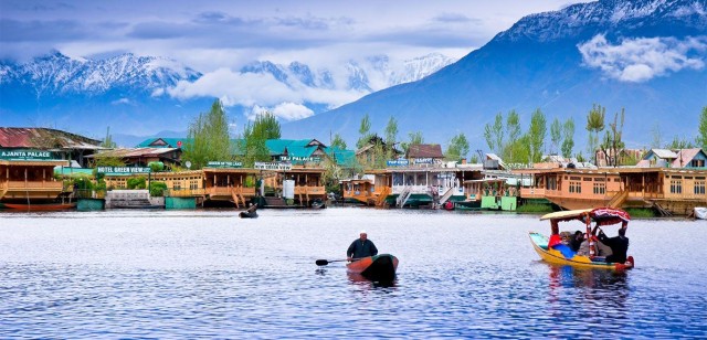 Visit Srinagar Private Day Tour with Shikara Ride at Dal Lake in Srinagar, Kashmir, India