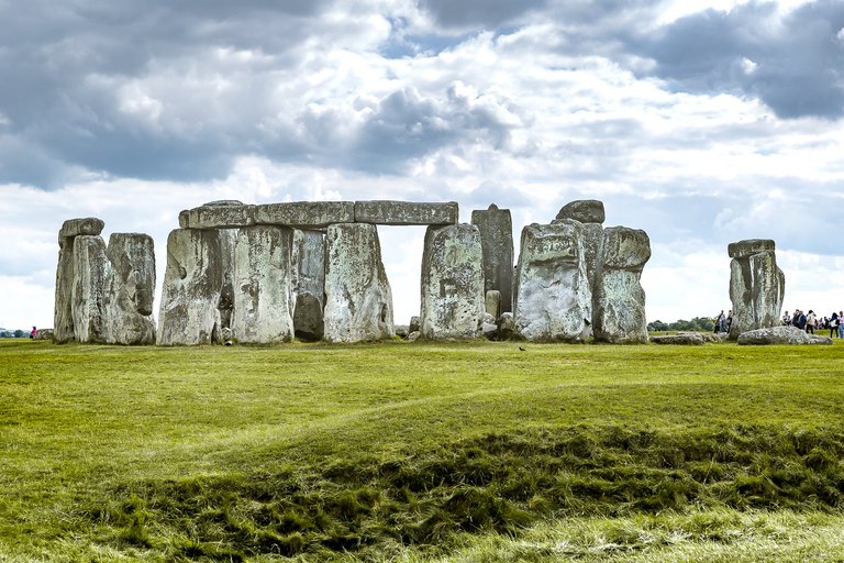 Von London aus: Stonehenge HalbtagestourStonehenge Halbtagestour mit Thames River Cruise Ticket