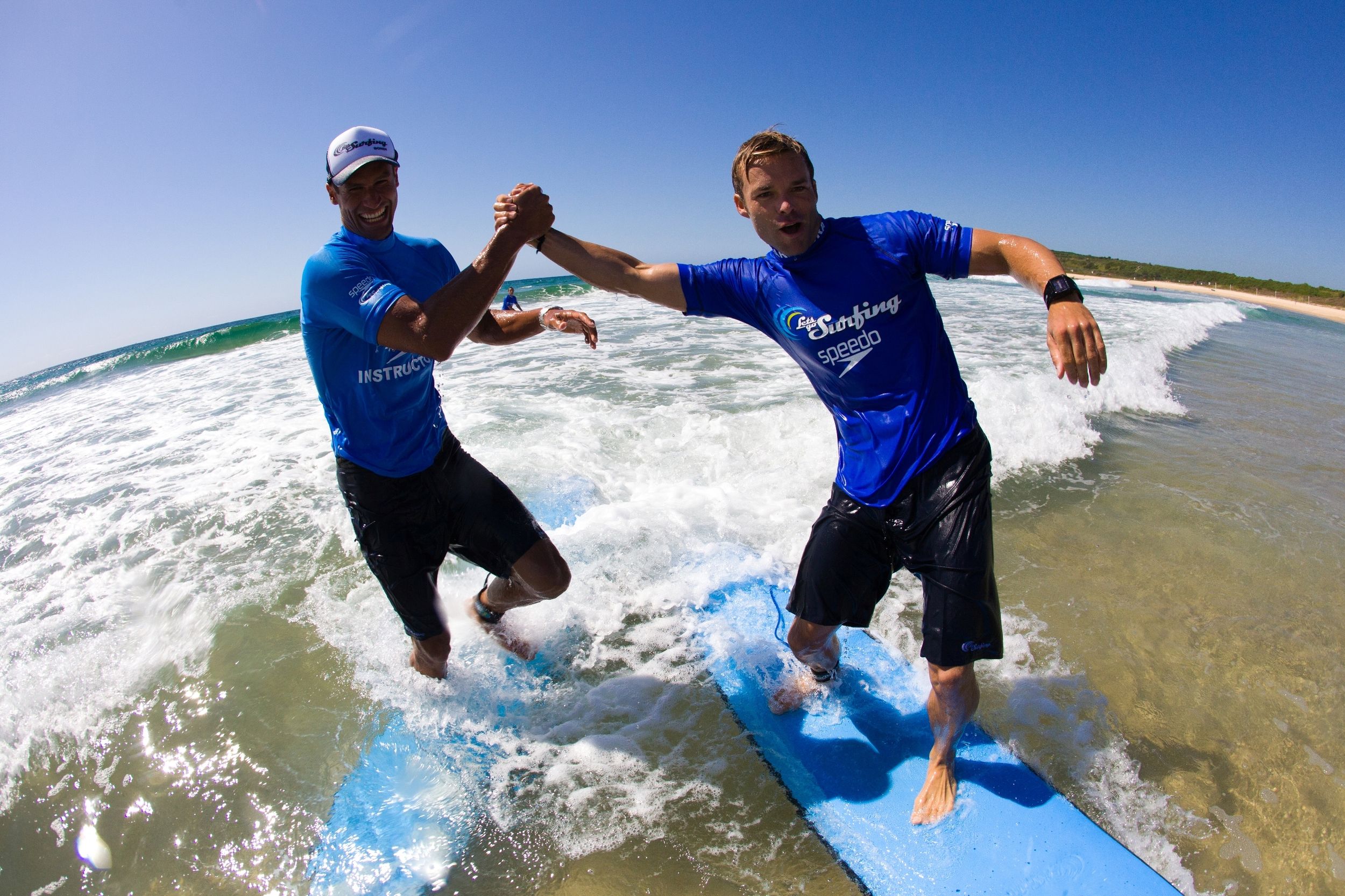 Ab Byron Bay: Halbtagestour mit Surfunterricht