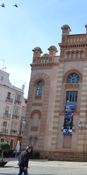 Guided tour of Cádiz, stories from the hand of a local guide - Housity