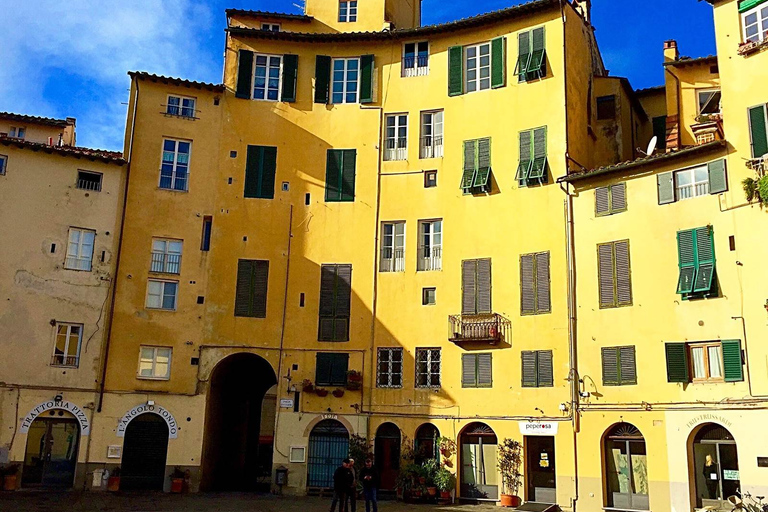 Depuis le port de Livourne : transfert vers Pise et LucquesTransfert avec visite à pied à Lucca