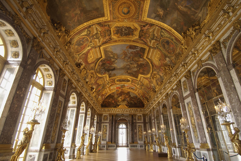 Versailles: Skip-the-Line Guided Tour of Palace with Gardens Guided Tour in Spanish