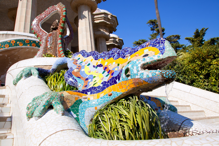 Sagrada Familia con torres y parque Güell: tour sin colasSagrada Familia y Park Güell: tour de 5 horas sin colas