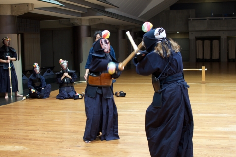 Nagoja: Trening samurajskiego kendoĆwicz Kendo, prawdziwe samurajskie doświadczenie w Nagoi