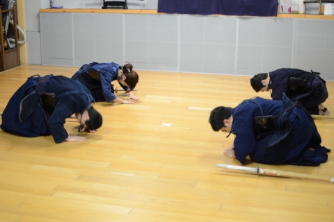 Nagoja: Trening samurajskiego kendoĆwicz Kendo, prawdziwe samurajskie doświadczenie w Nagoi