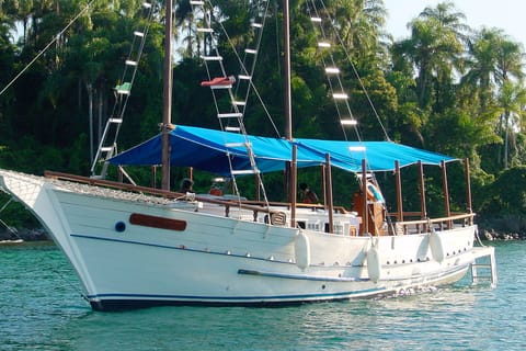 Paraty Schooner Boat Tour with Snorkeling
