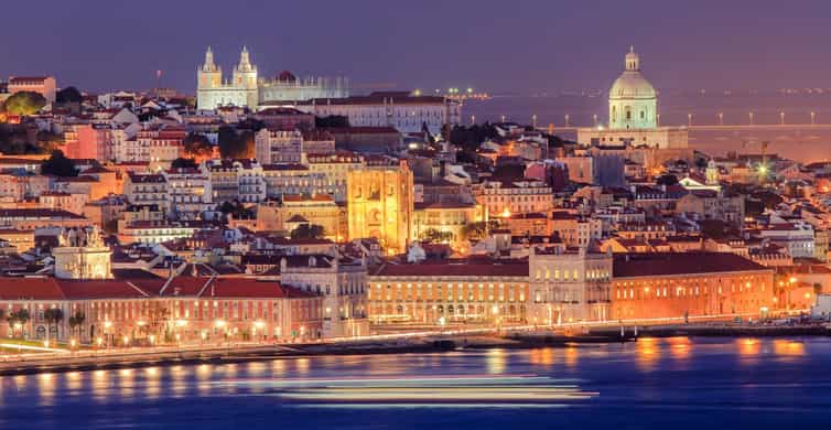 Lisbon: Private Night Tour with Fado Dinner Show