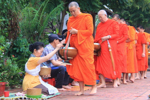Luang Prabang: Tak Bat Ceremony, Pak Ou Caves & Boat Tour