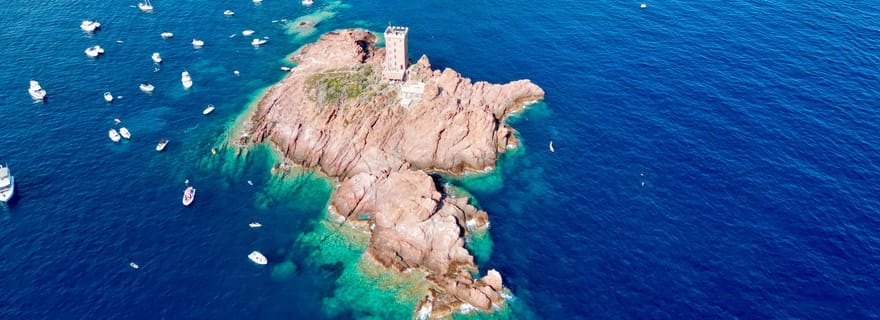 Au départ de Cogolin/Cavalaire : excursion d'une journée en catamaran au Cap Taillat.